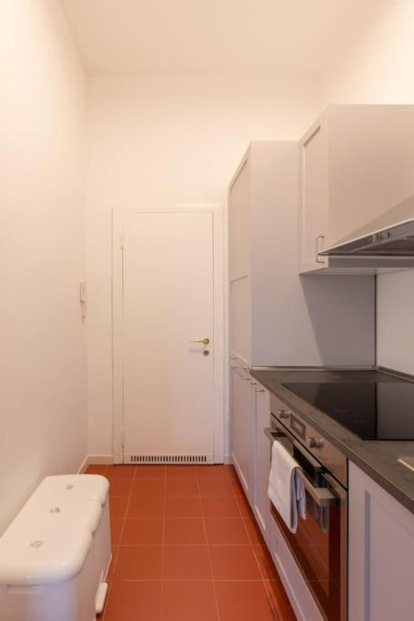 Elegante Bilocale Porta Genova - Mirable Pm Apartment Milano Ngoại thất bức ảnh